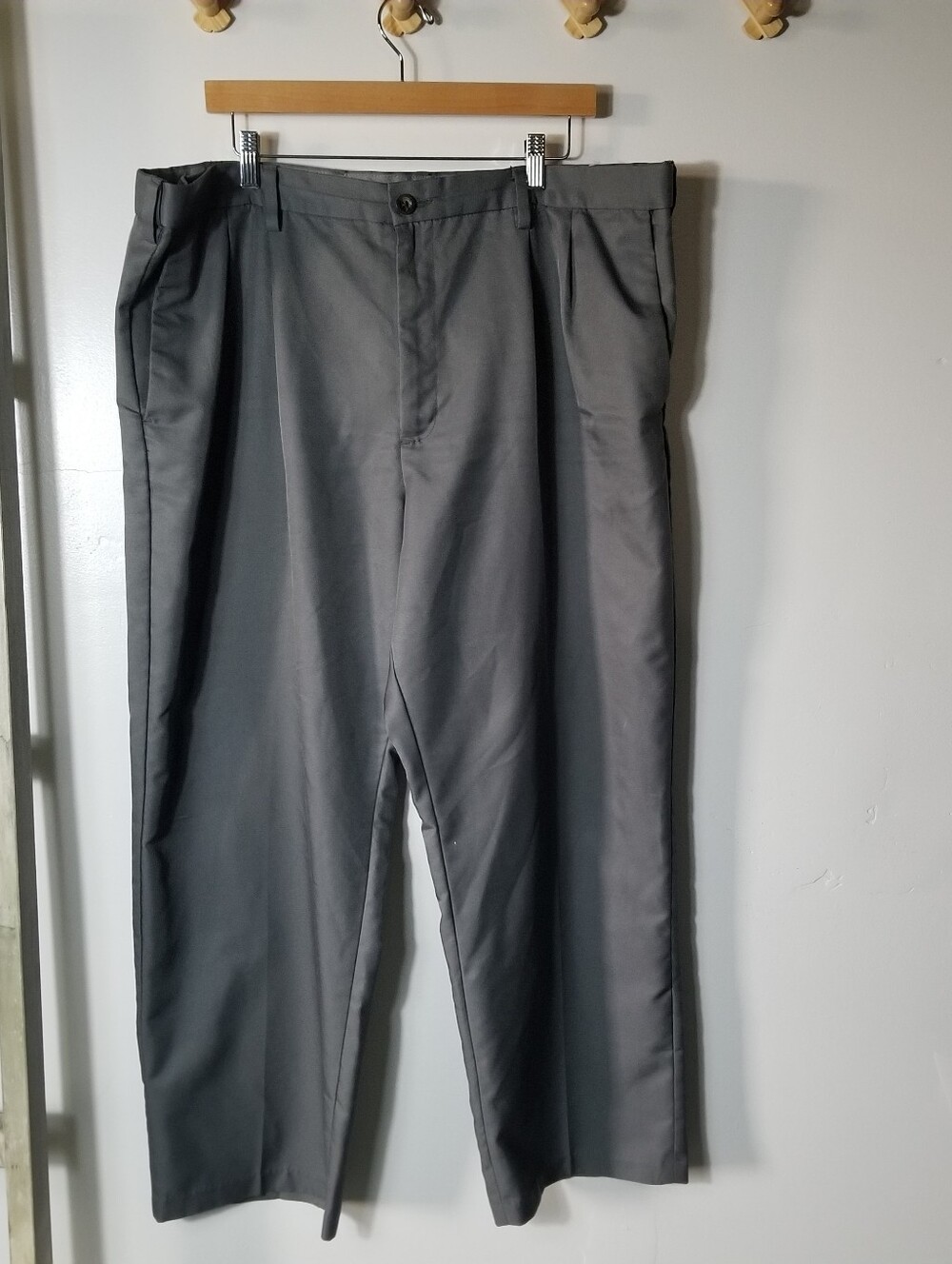 AMAZON ESSENTIALS MEN'S GRAY DRESS PANTS SIZE 42X29L